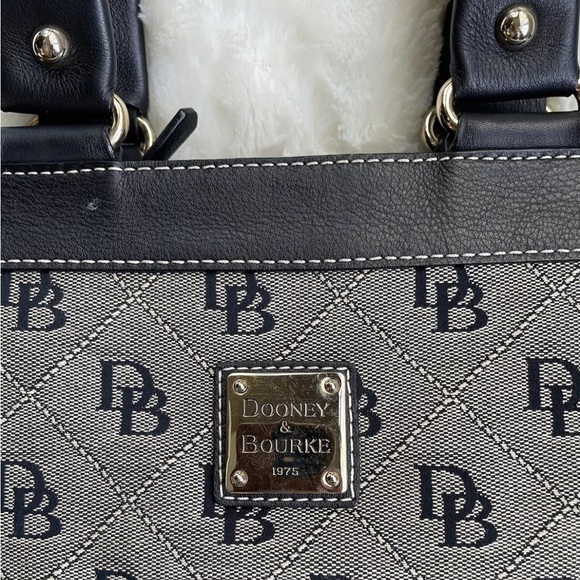 Vintage Dooney & Bourke Gabriella Logo Quilt Bag Black Grey Purse Shoulder Bag - Picture 5 of 14